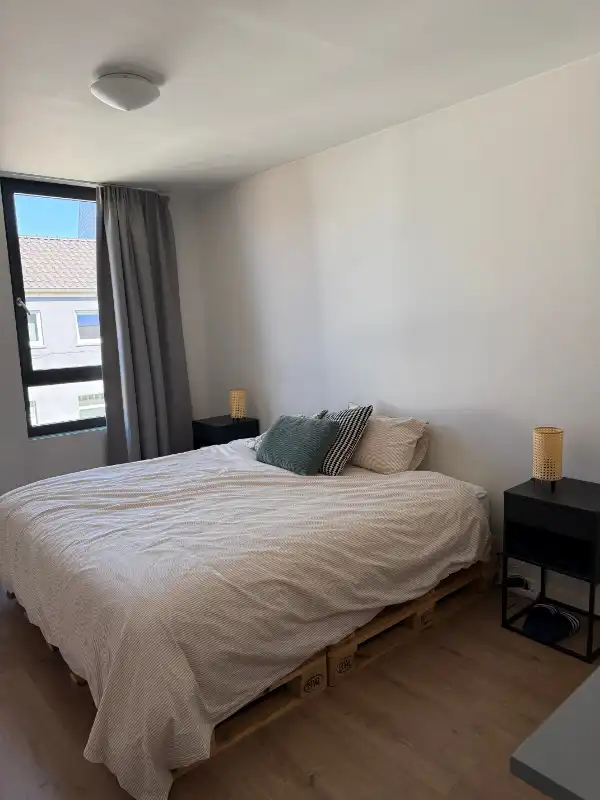 Recent appartement met twee slaapkamers met zeer groot terras en 2 autostaanplaatsen foto 8