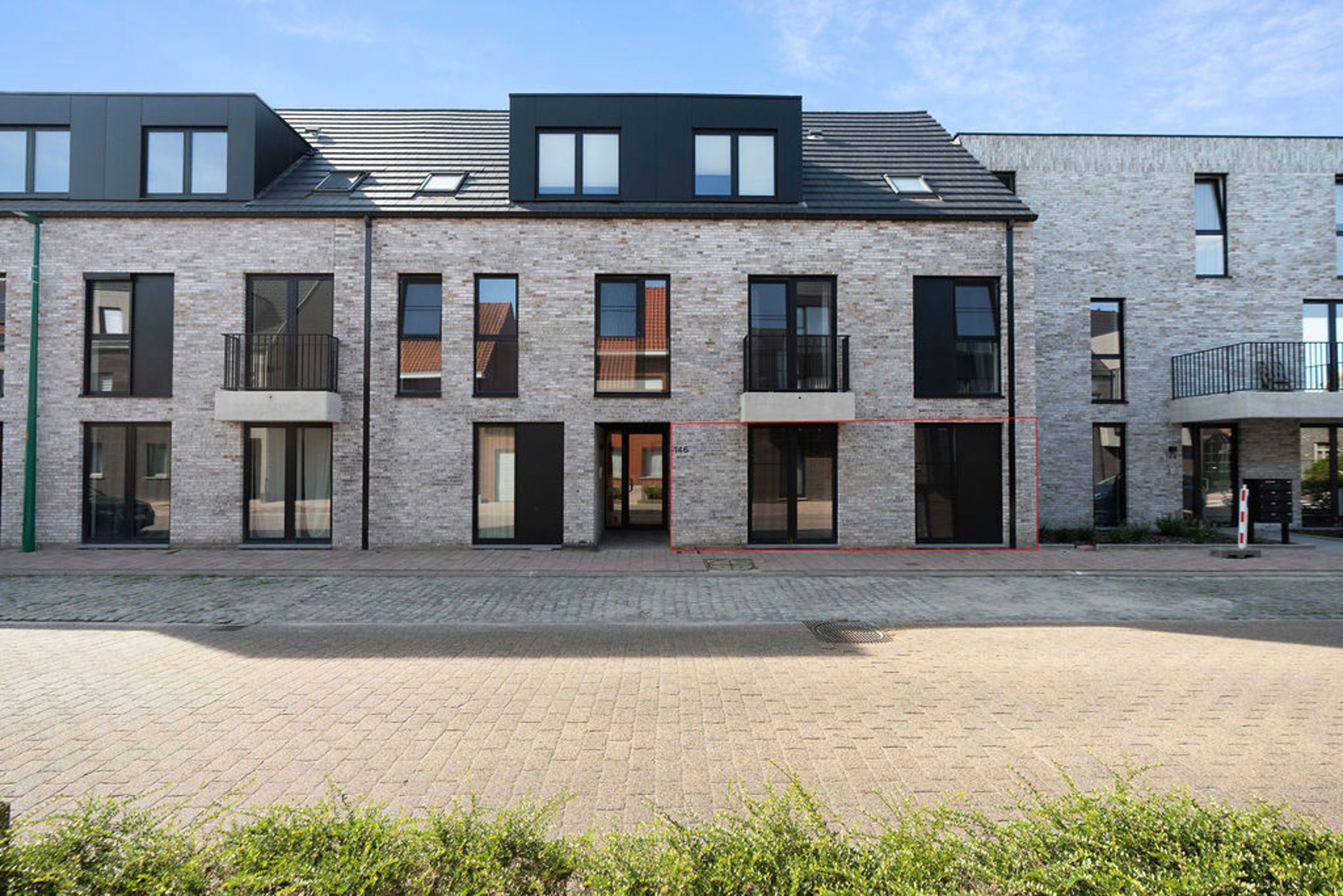 Modern 2-slpk app met tuin en autostaanplaats te Vosselaar foto {{pictureIndex}}