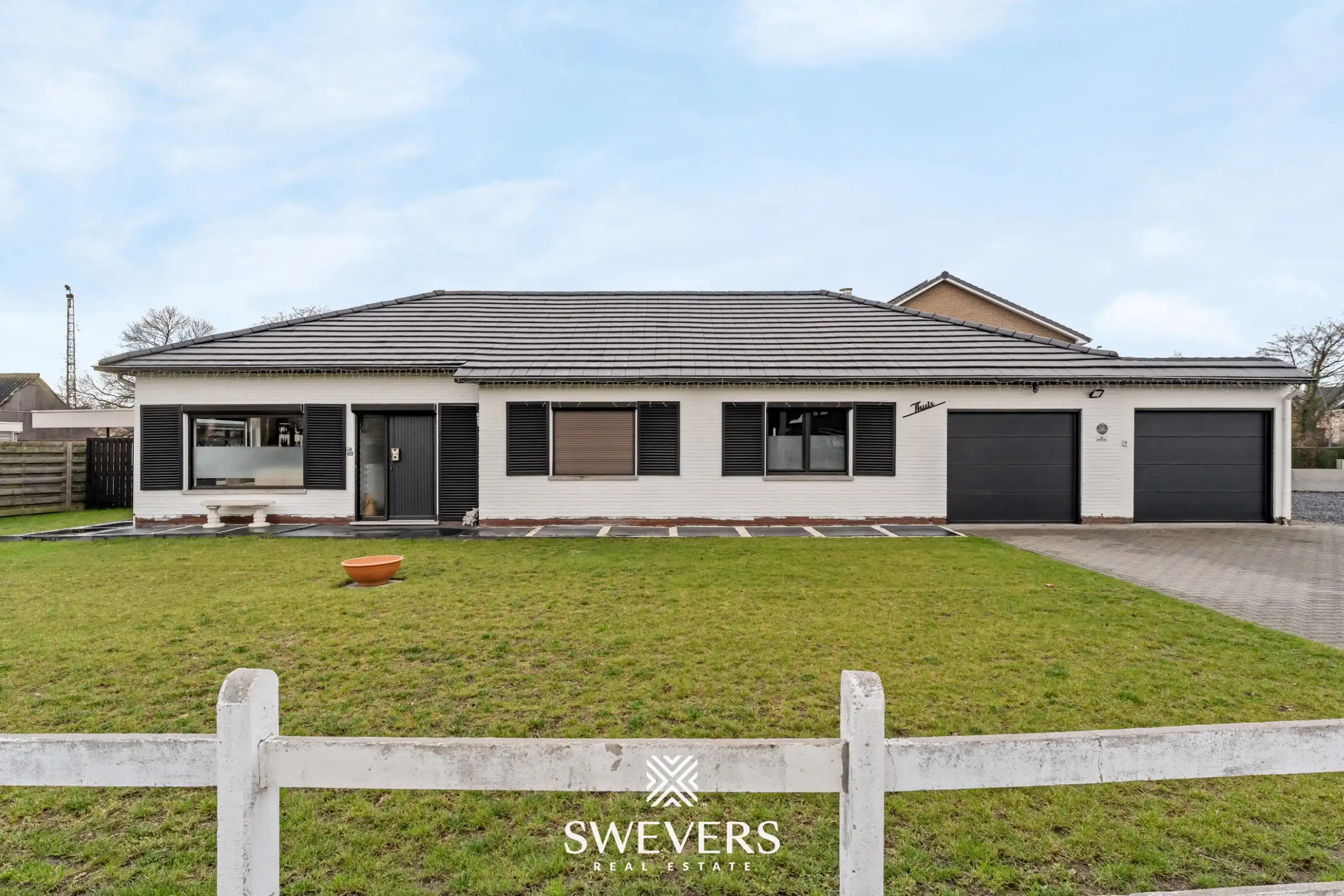 Instapklare gezinswoning met 3 slaapkamers en dubbele garage gelegen op toplocatie foto 2