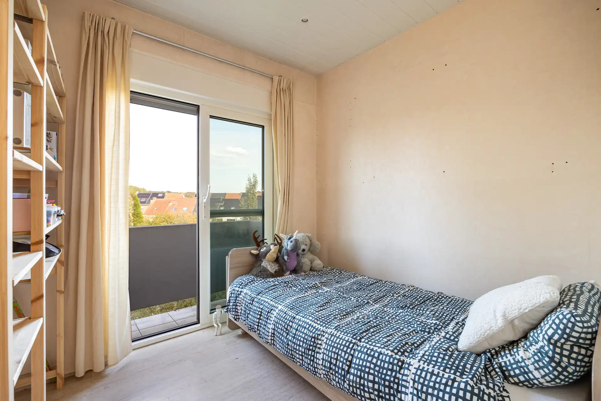 Lichtrijk appartement met drie slaapkamers en terras foto 7