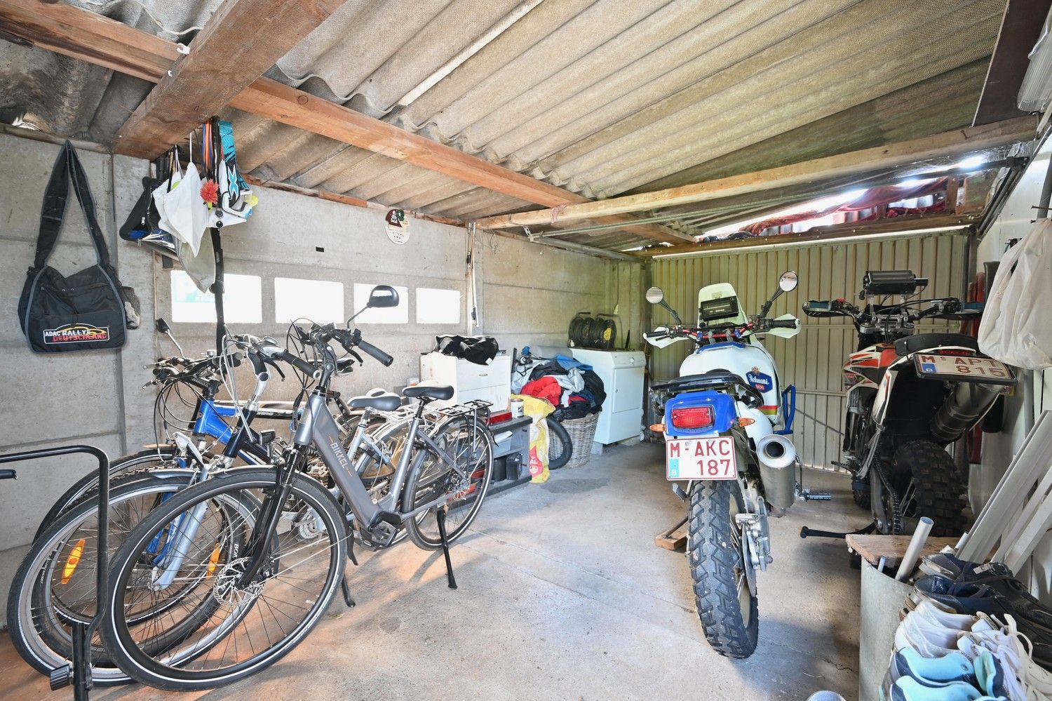 Charmante, gemoderniseerde woning met garage, carport en grote tuin, rustig gelegen te Lanaken foto 20