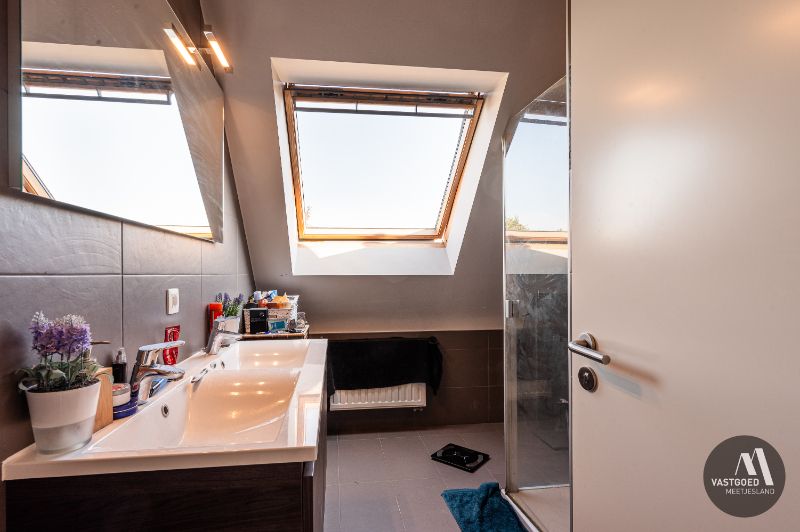 Recente eigendom met de voordelen van een huis en een appartement! foto 12