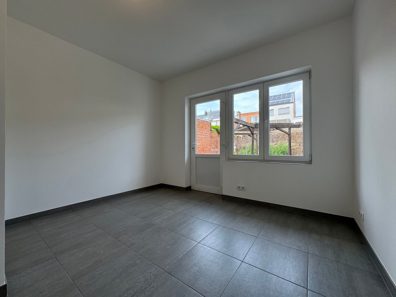 Te huur: gerenoveerd gelijkvloers appartement met tuintje foto 13