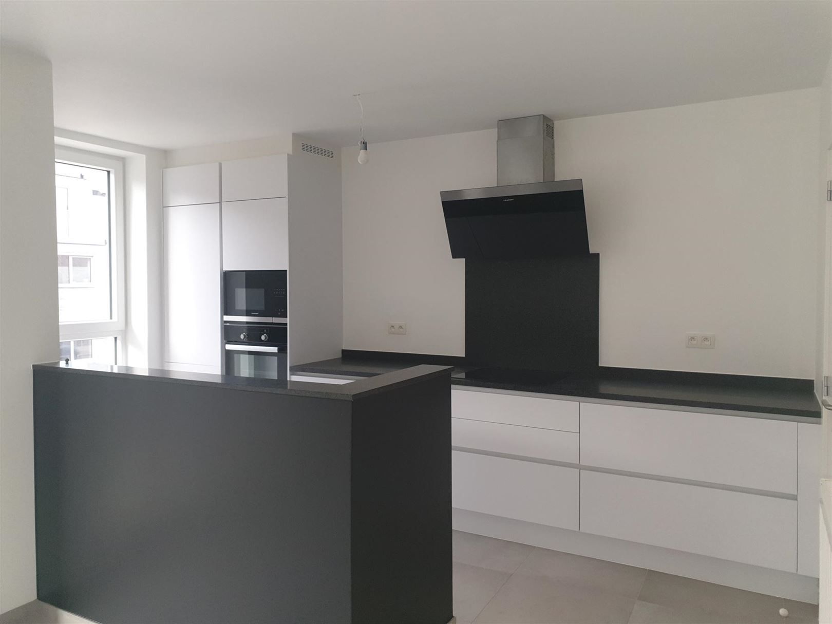 VOLLEDIG OPGESCHILDERD NIEUWBOUWAPPARTEMENT MET TWEE SLAAPKAMERS EN TWEE TERRASSEN foto 3