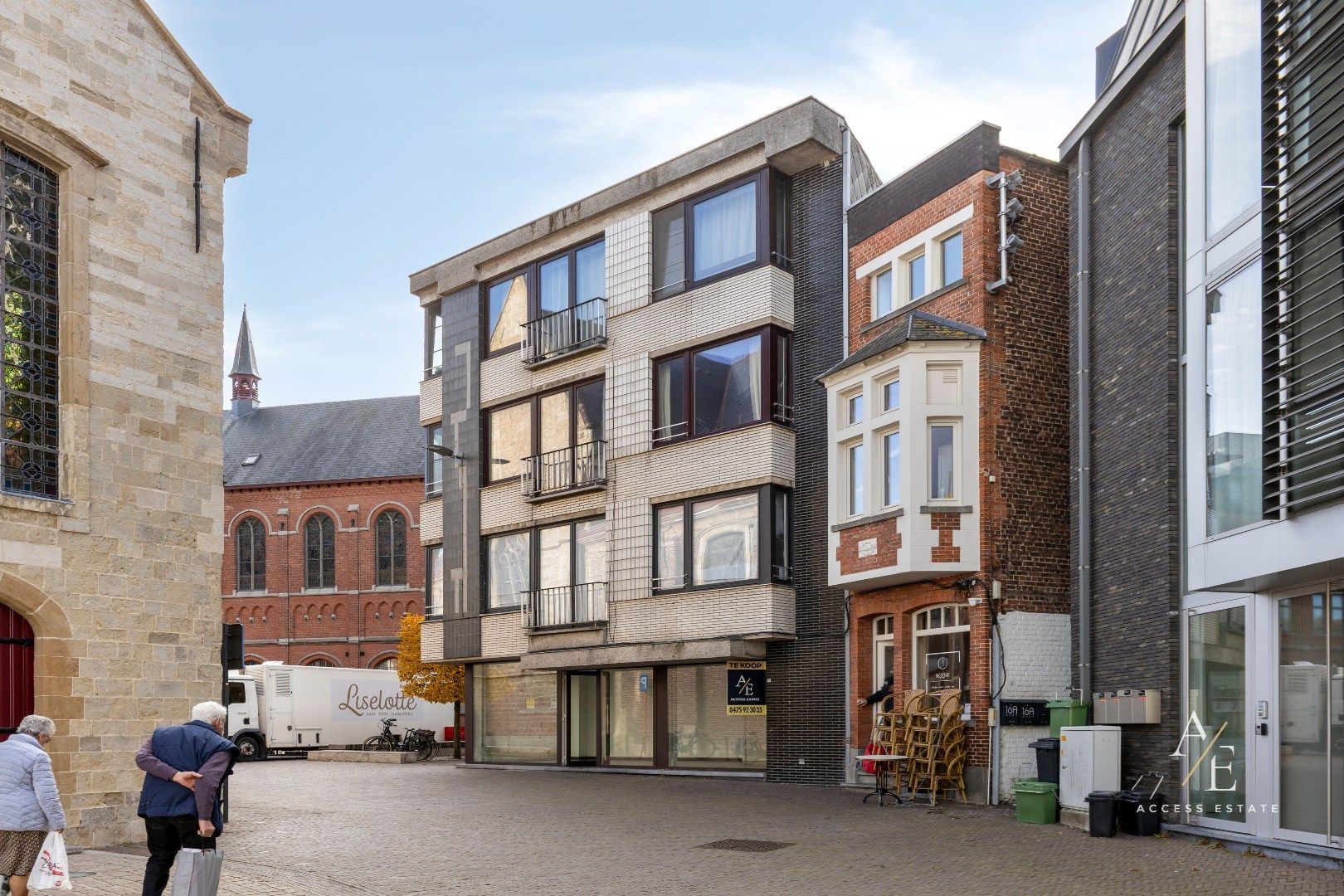 ZOTTEGEM - Uniek commercieel pand op de Markt! foto 7