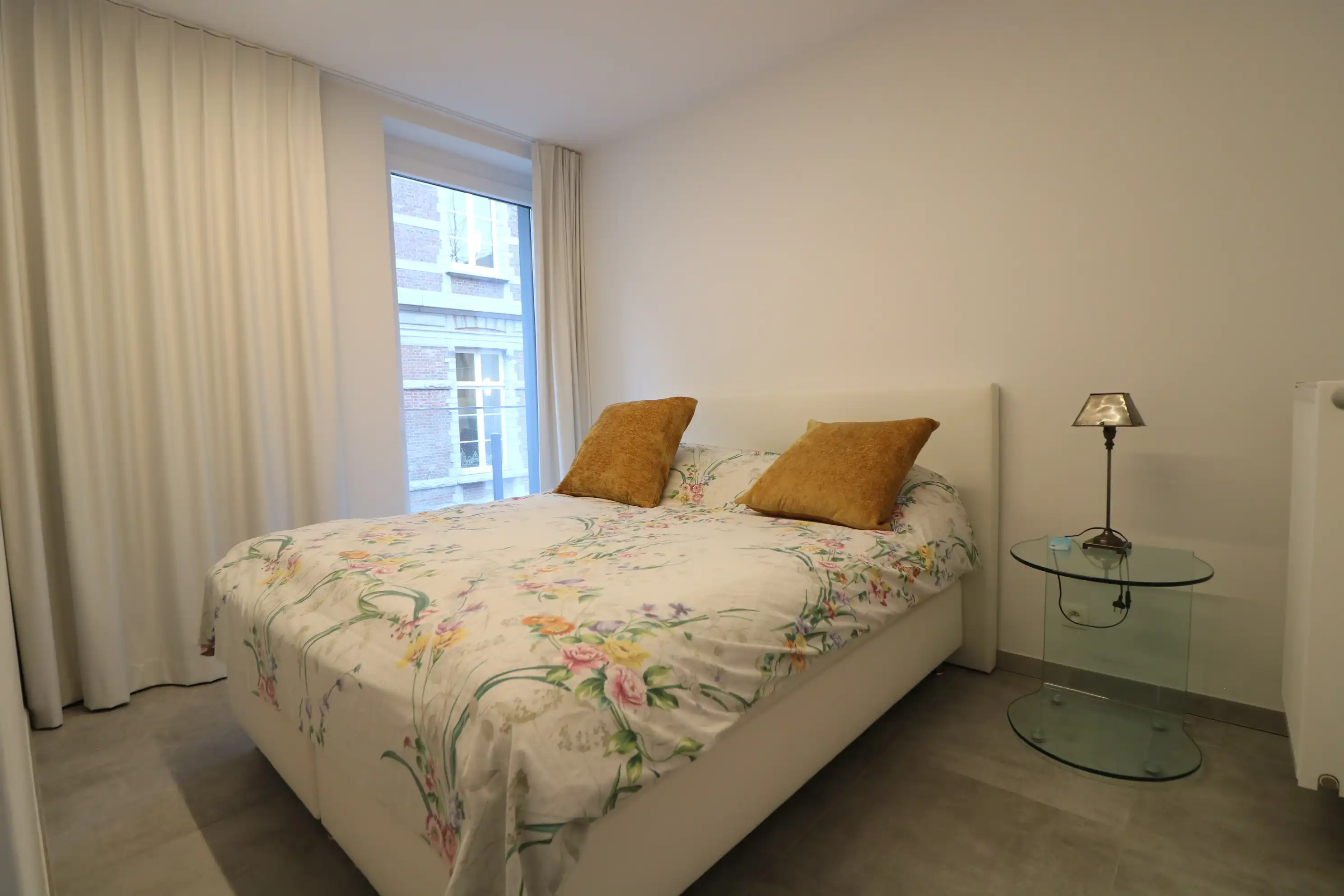 Recent 2-slaapkamerappartement met klassevolle afwerking op de hoek van Onderwijsstraat en Descampsstraat. foto 9