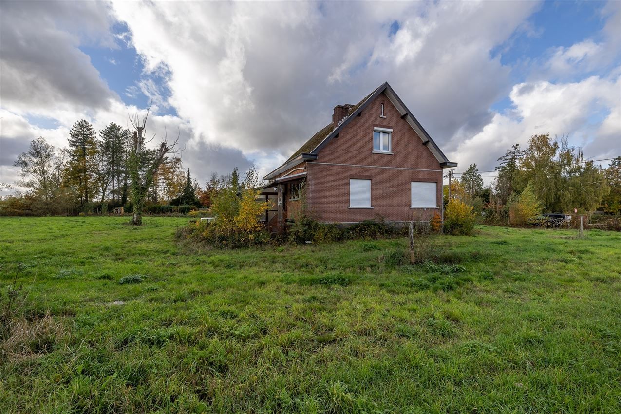 Uniek perceel van 50a33ca met af te breken woning aan agrarisch gebied foto 15