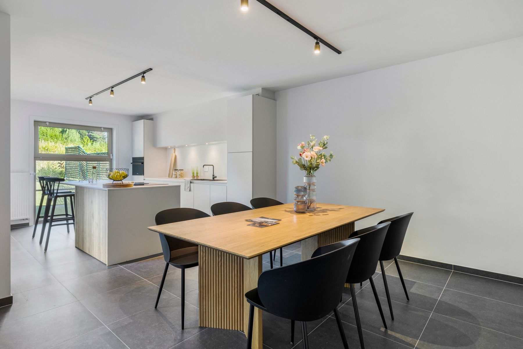 Gerenoveerde woning met 3 slaapkamers foto 6