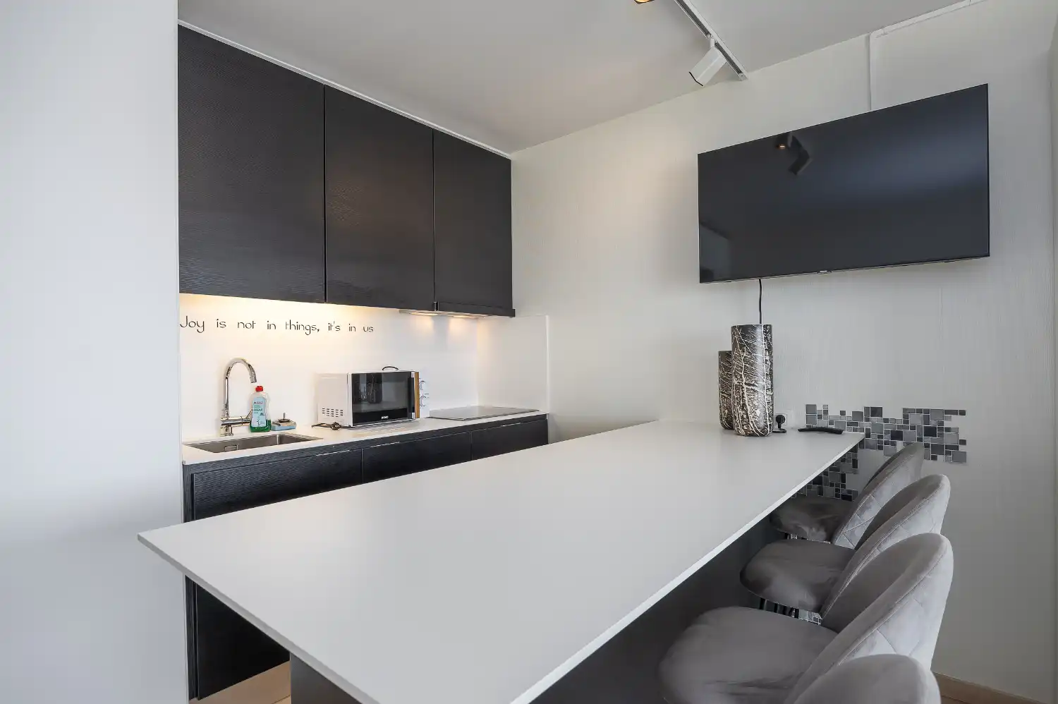 Gerenoveerde studio met frontaal zeezicht te koop in Middelkerke foto 11