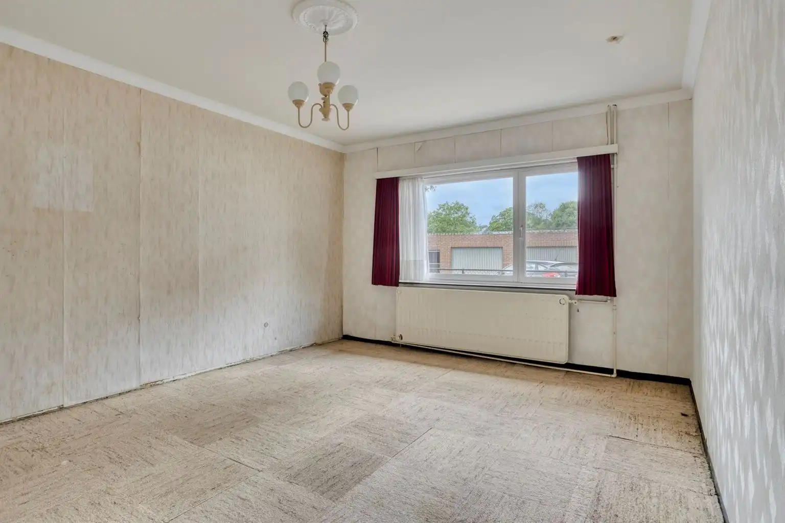 Charmante, gelijkvloerse woning met 3 slaapkamers, vrijstaande garage en uitzonderlijk ruime, zuidgerichte tuin op een prachtig perceel van 21a38ca in Oudsbergen. foto 15