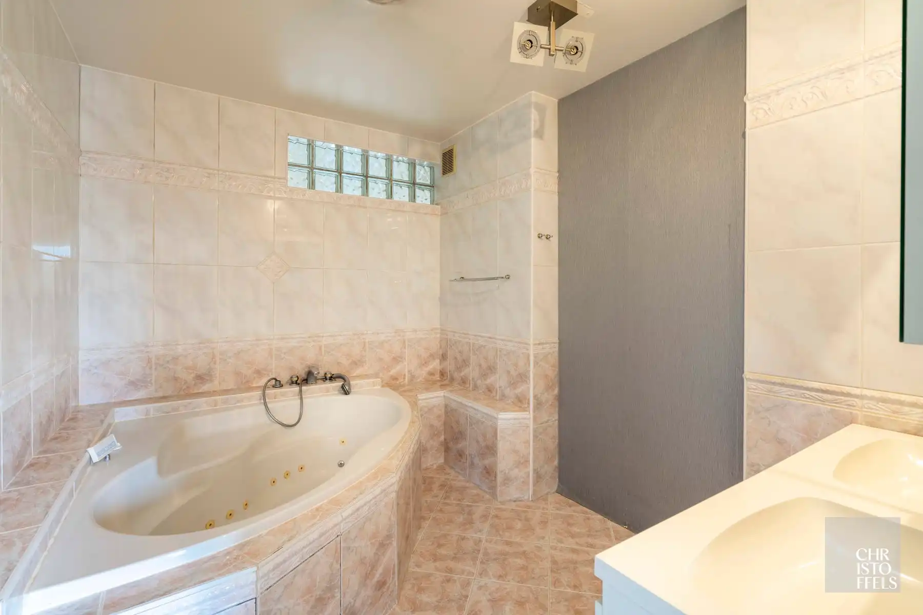 Tijdloze elegante villa met praktijkruimte (422 m²) op perceel van 1.672 m² foto 11