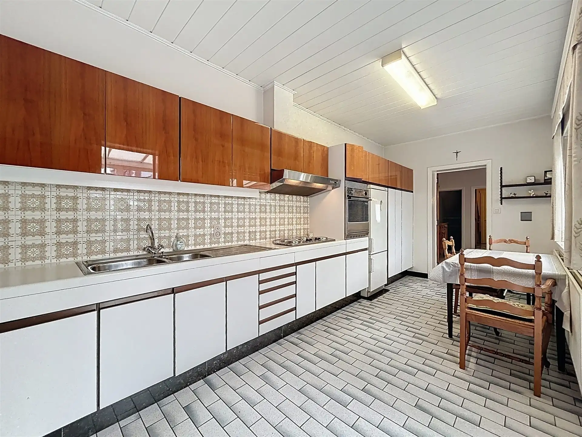 Ruime halfopen bebouwing met tuin en garage op perceel van 420m²  foto 6