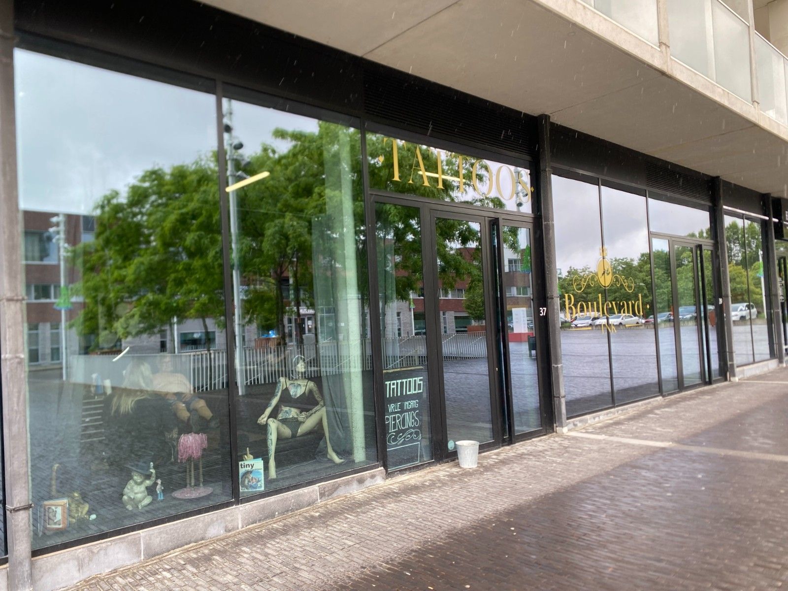 Uitstekend Gelegen Handelspand te huur met Grote Façade in Waregem foto 5