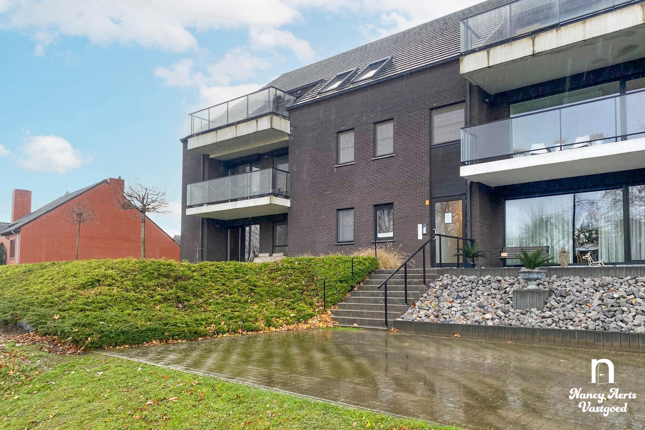 Stijlvol duplexappartement met 2 autostaanplaatsen in Lummen foto {{pictureIndex}}