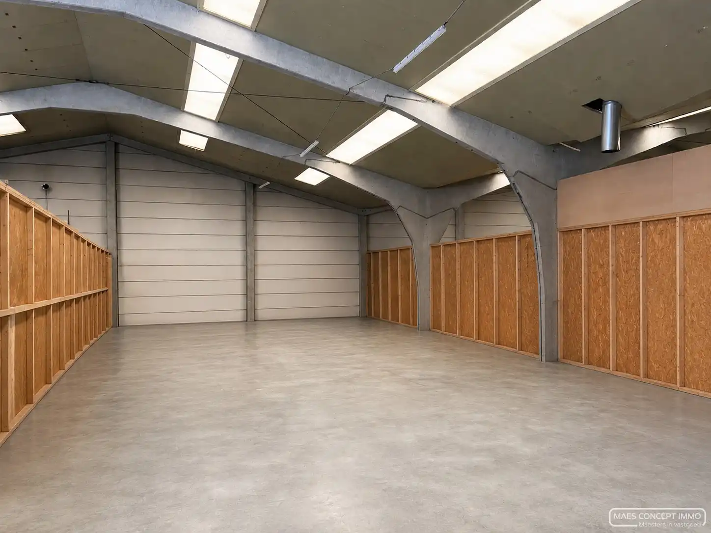 Magazijnruimte met bureel te huur in Olsene- 200 m² foto {{pictureIndex}}