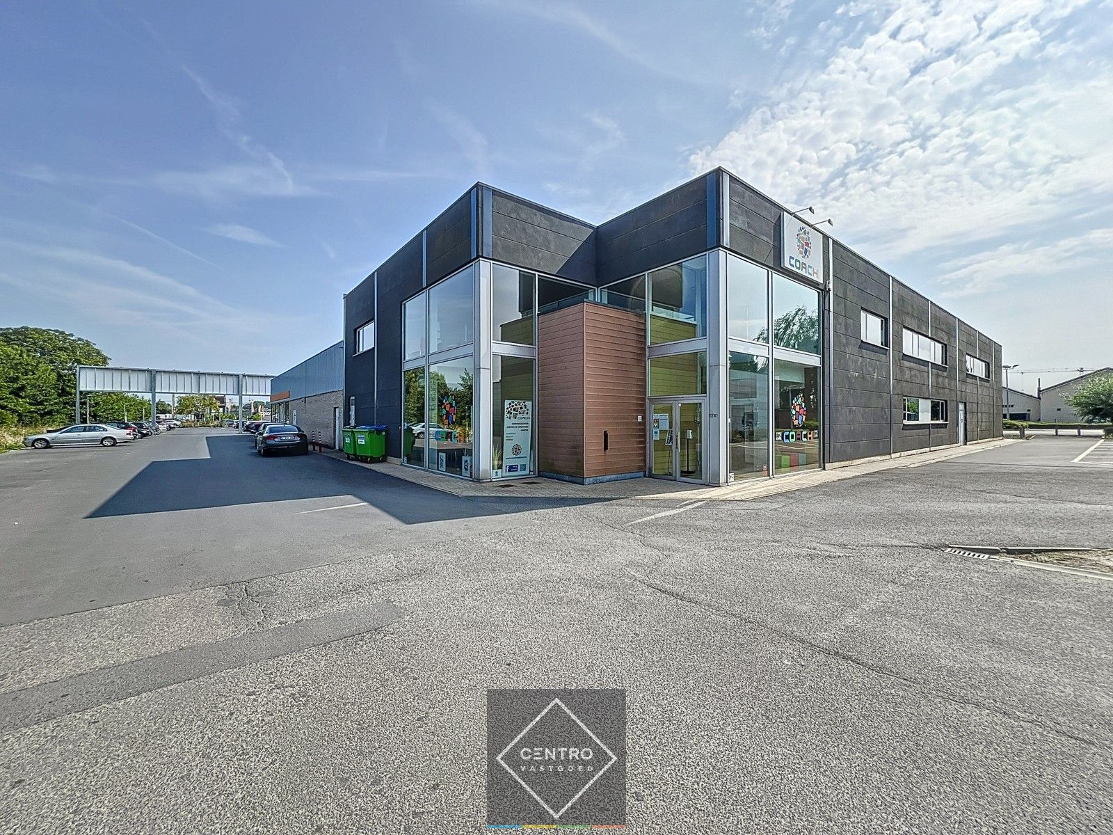 Instapklaar PERFECT onderhouden multifunctioneel BEDRIJFSPAND (1.180 m²) voor handel, kantoor of dienstensector (huidige uitbating: opleidingscentrum) ! foto 2