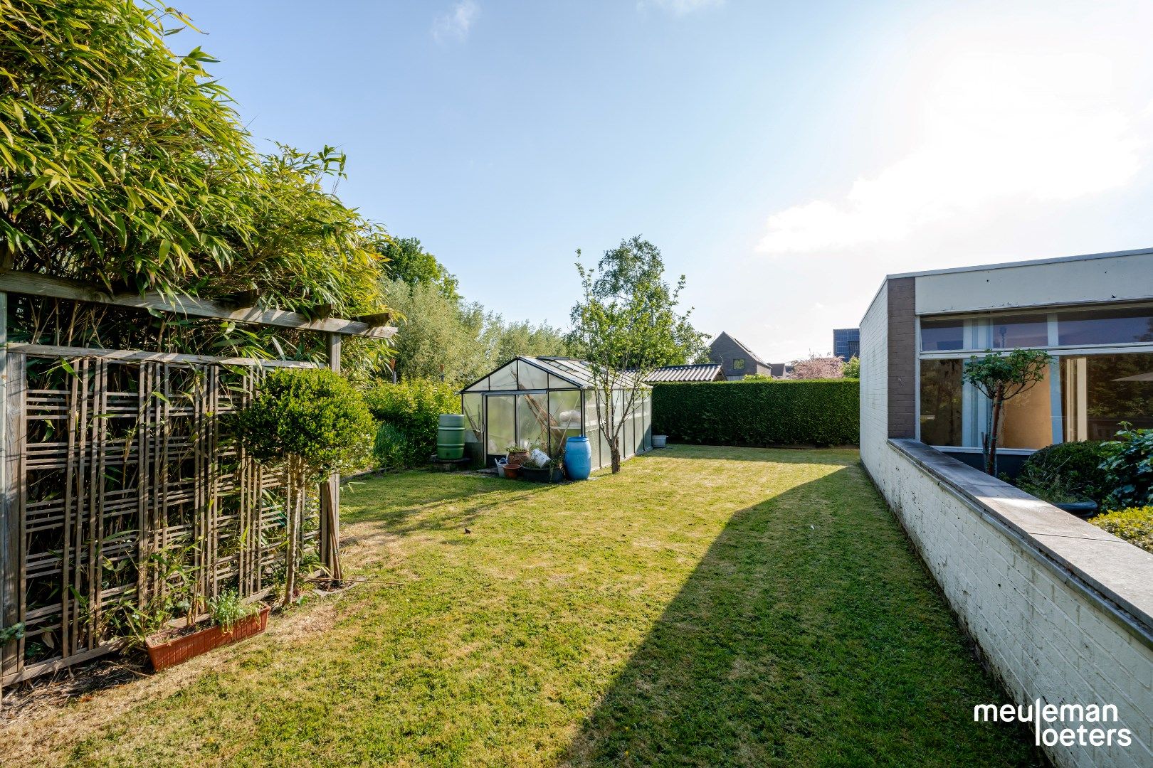 Te renoveren bungalow op fantastische ligging foto 14