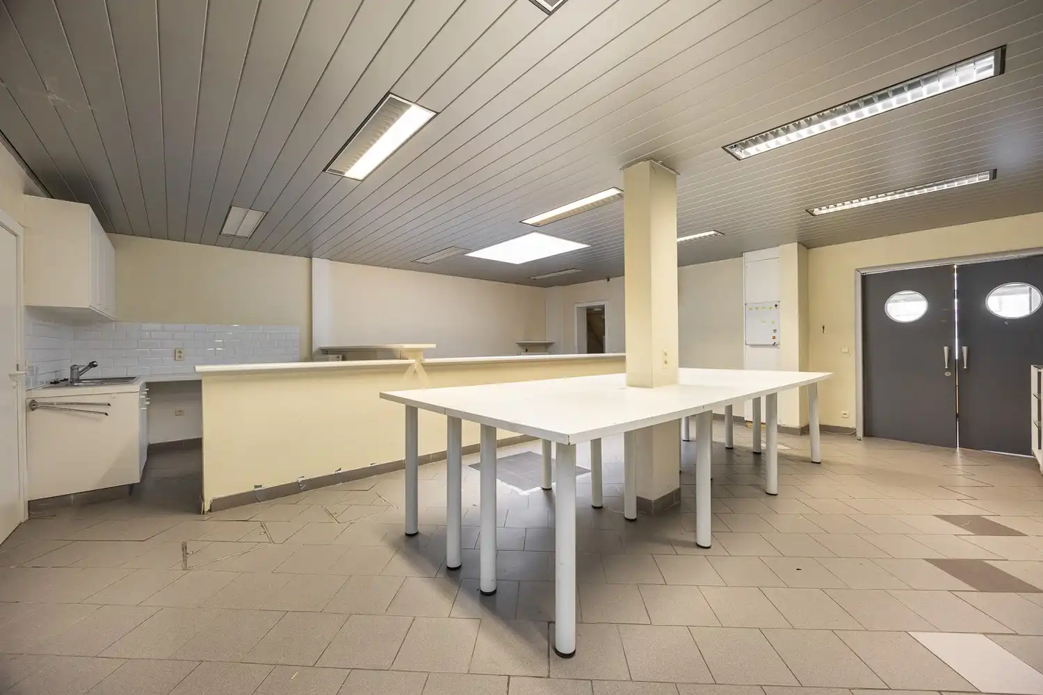 Ruim en veelzijdig handelsgelijkvloers op toplocatie foto 9