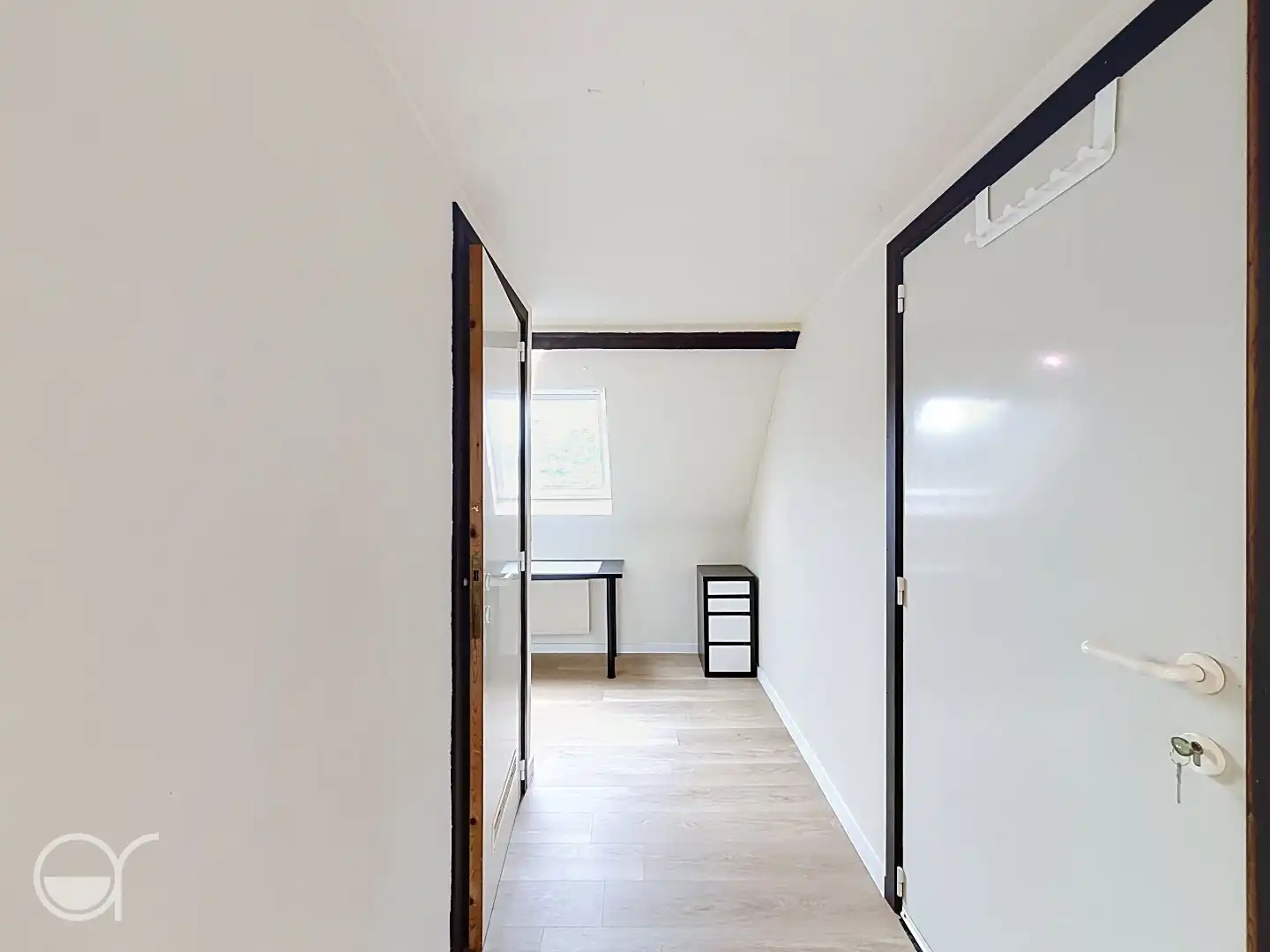 Bemeubelde studio met mezzanine aan de Visserij in Gent foto 5