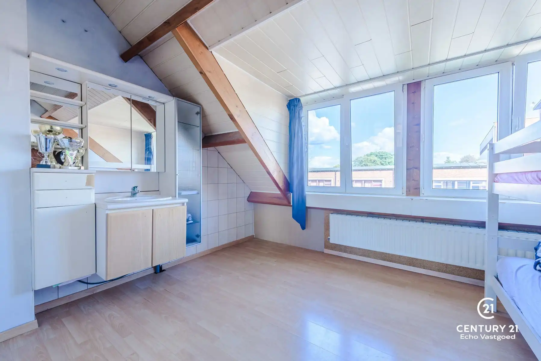 Ruime, gerenoveerde woning met 4 slpk en stadstuin foto 5
