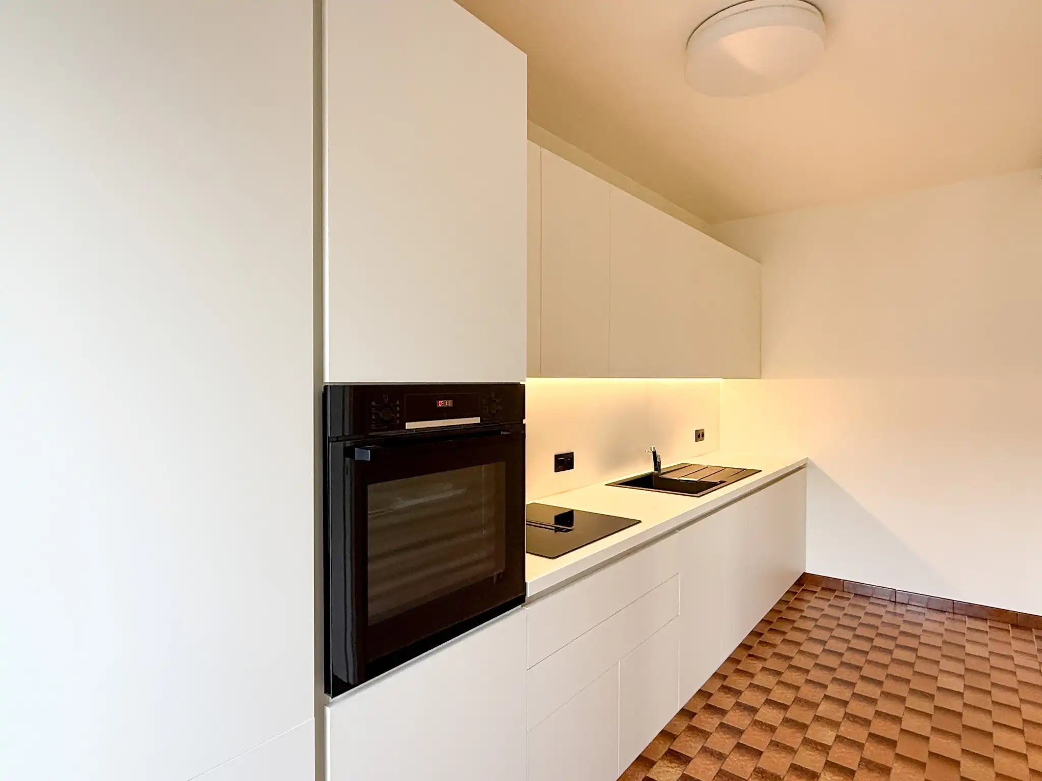 Appartement met 2 slaapkamers op topligging aan de Grote Markt in Beveren foto 3