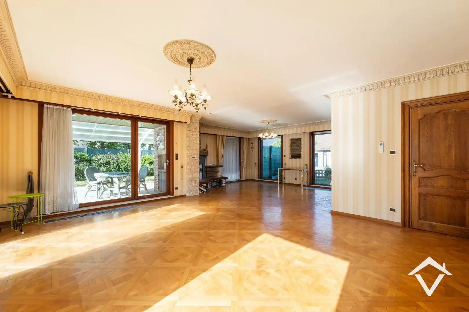 Zeer ruime en instapklare woning met veel mogelijkheden te Eernegem foto 7
