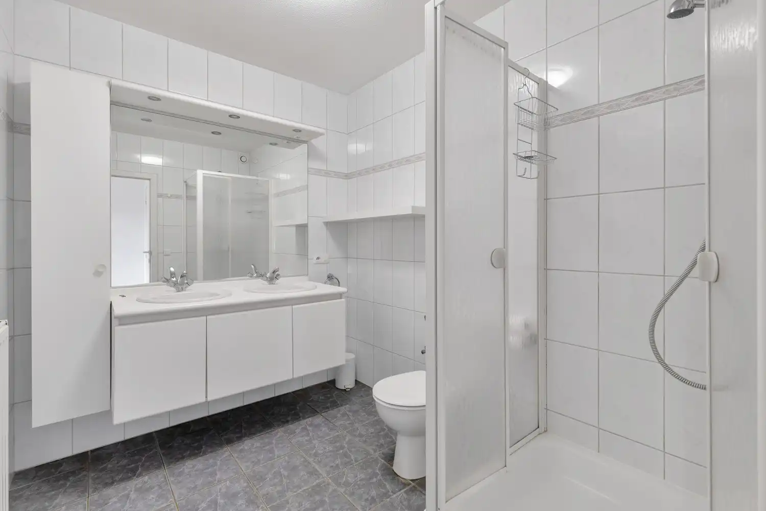 Ruim, licht en zorgeloos wonen in het hart van Lanaken! foto 25