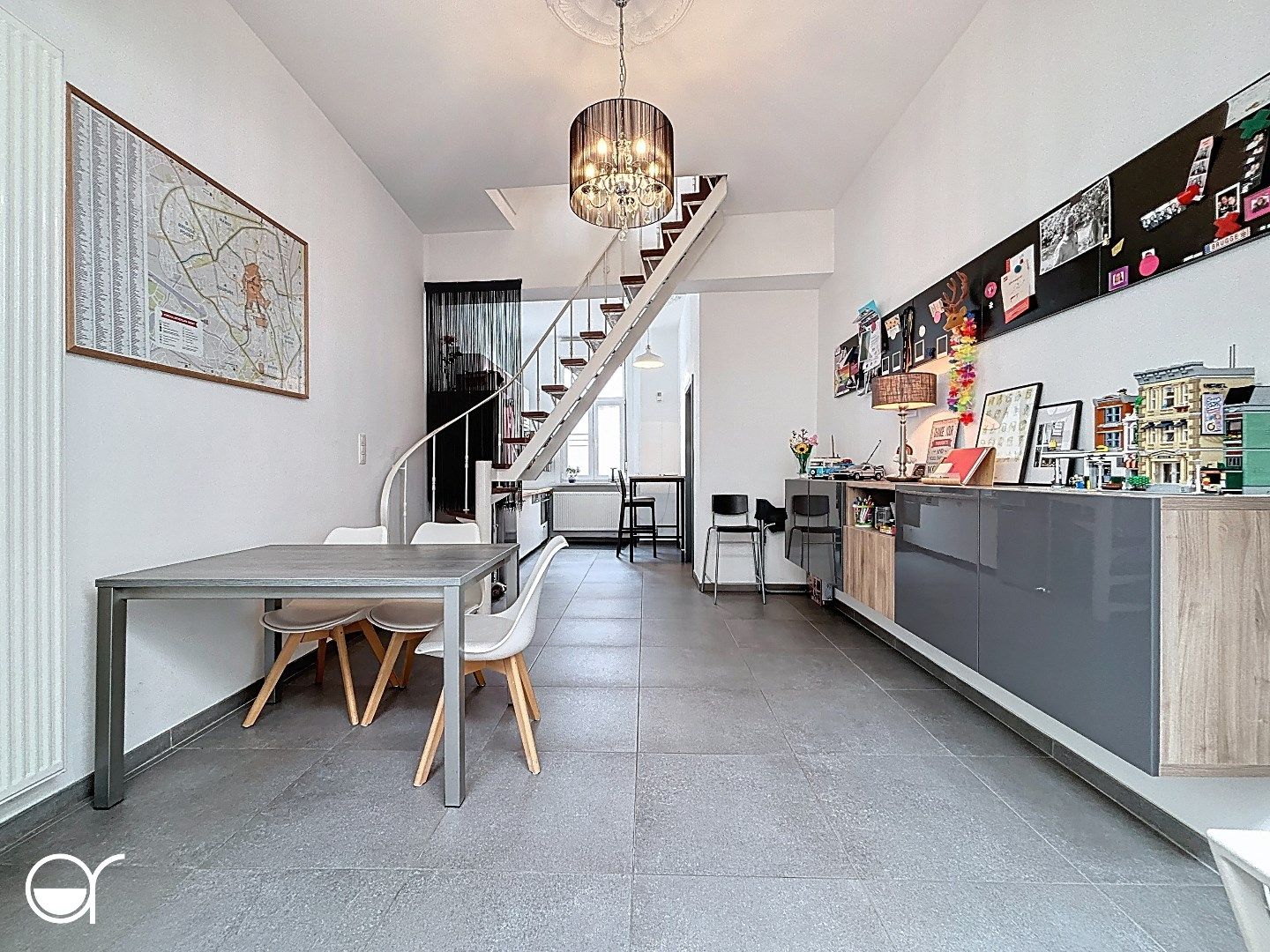 Rijwoning met terras en 3 slaapkamers foto 6