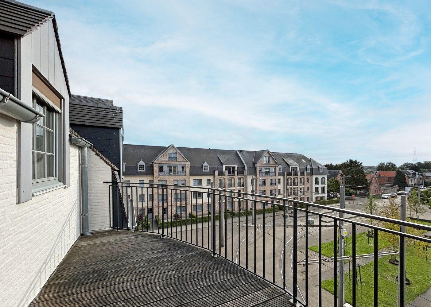 Prachtige duplex met 3 slaapkamers, 3 terrassen en garagebox in Wijnegem! foto 2