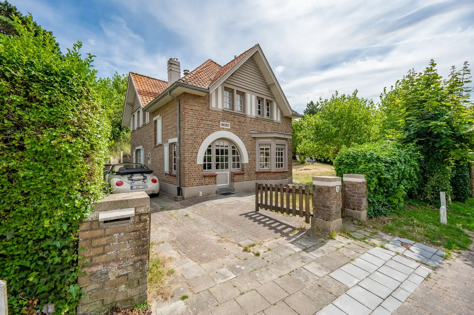 Uiterst charmante villa, rustig gelegen in een verscholen paadje in het Zoute op wandelafstand van de zee. foto 5