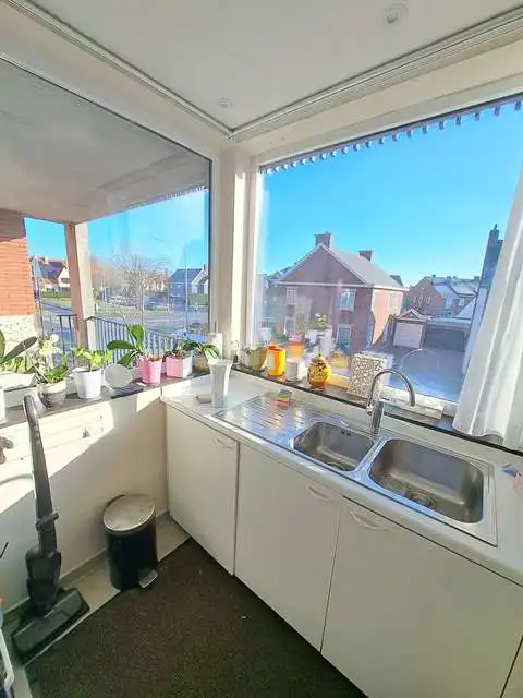 Comfortabel 2-slaapkamerappartement met TERRAS en AUTOSTANDPLAATS te huur in Sint-Andries Brugge foto 5