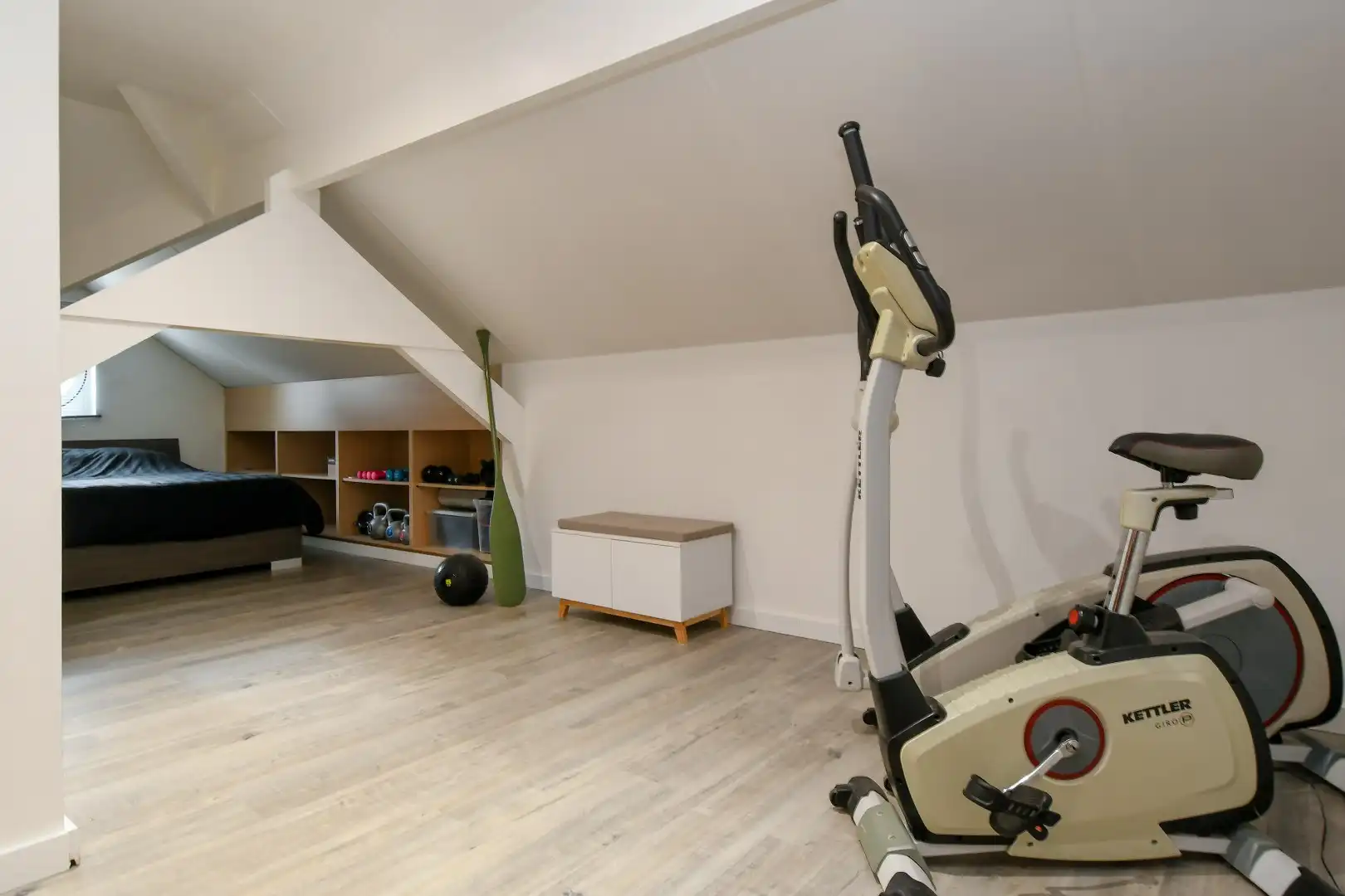 Instapklaar landhuis met tuin en interessant bijgebouw foto 22