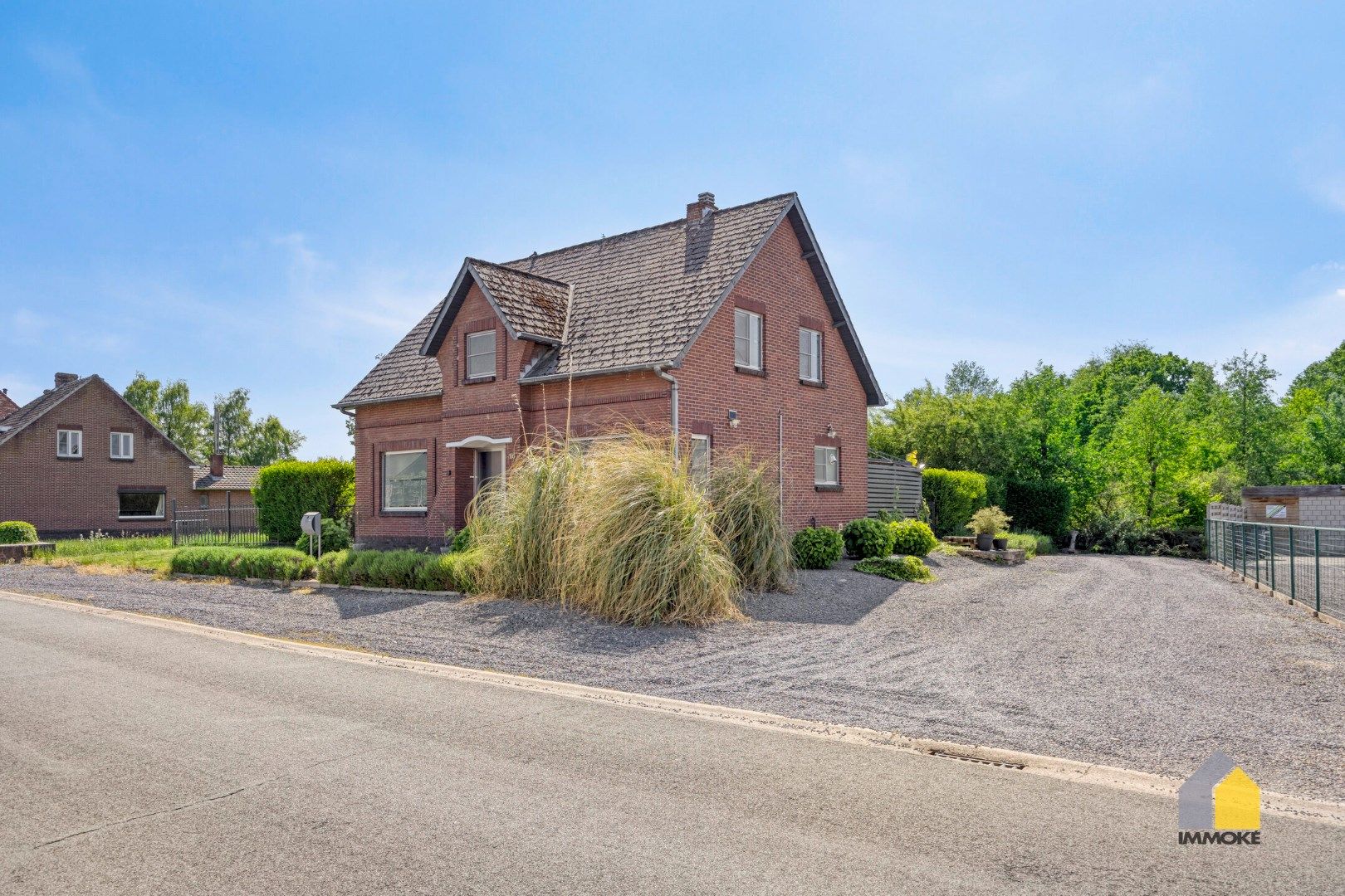 Op te frissen woning met 4 slpks op een perceel van 6 a 19 ca. foto 3