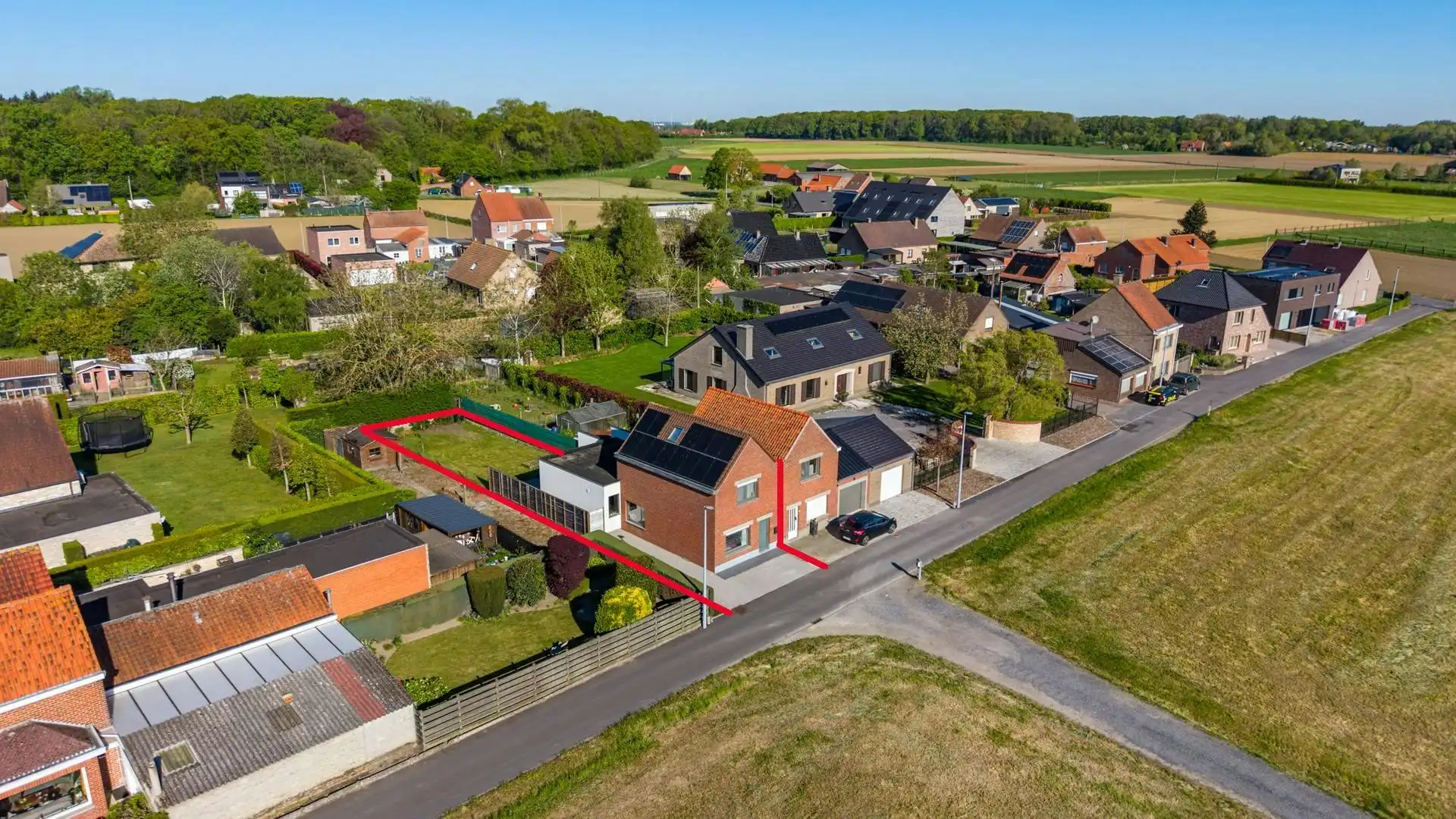 Instapklare halfopen bebouwing (2017) met zonovergoten tuin in Geluveld foto 3