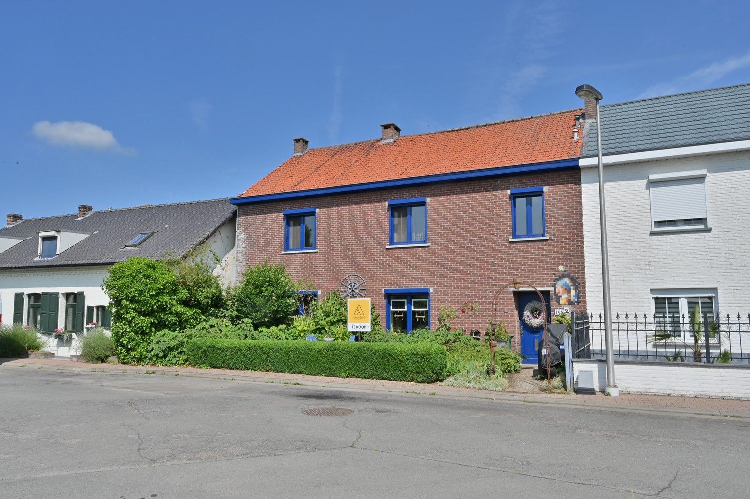 Verrassend royale woning met bijbouw/atelier en aangrenzende paardenweide, met in totaal een grondoppervlakte van 34a 88ca (3.488 m²) foto 2