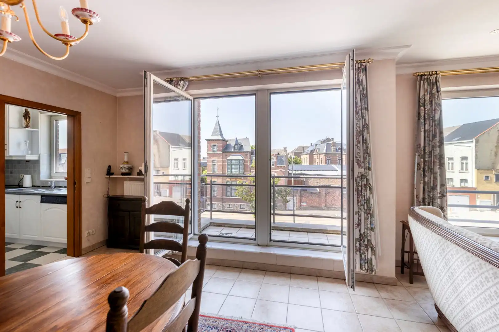 Mooi gelegen appartement met 3 slaapkamers en garage, centrum Tongeren   foto 7