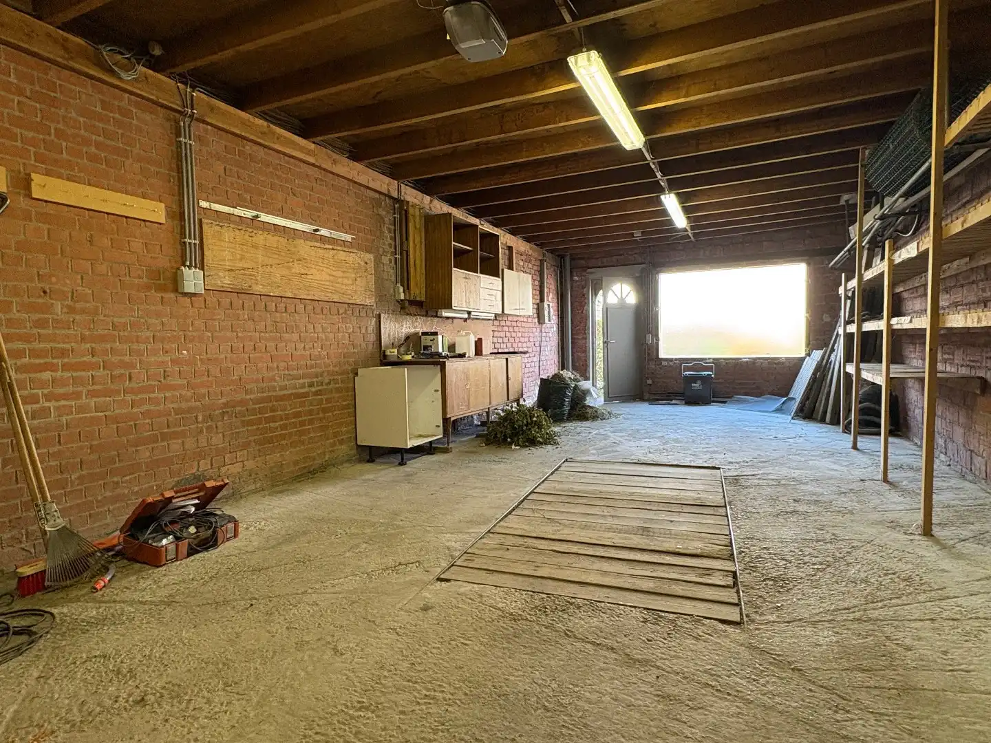Instapklare woning te koop met uitweg en ruime garage achteraan en 3 slaapkamers met mogelijkheid tot het maken van een 4de slaapkamer.  foto 18