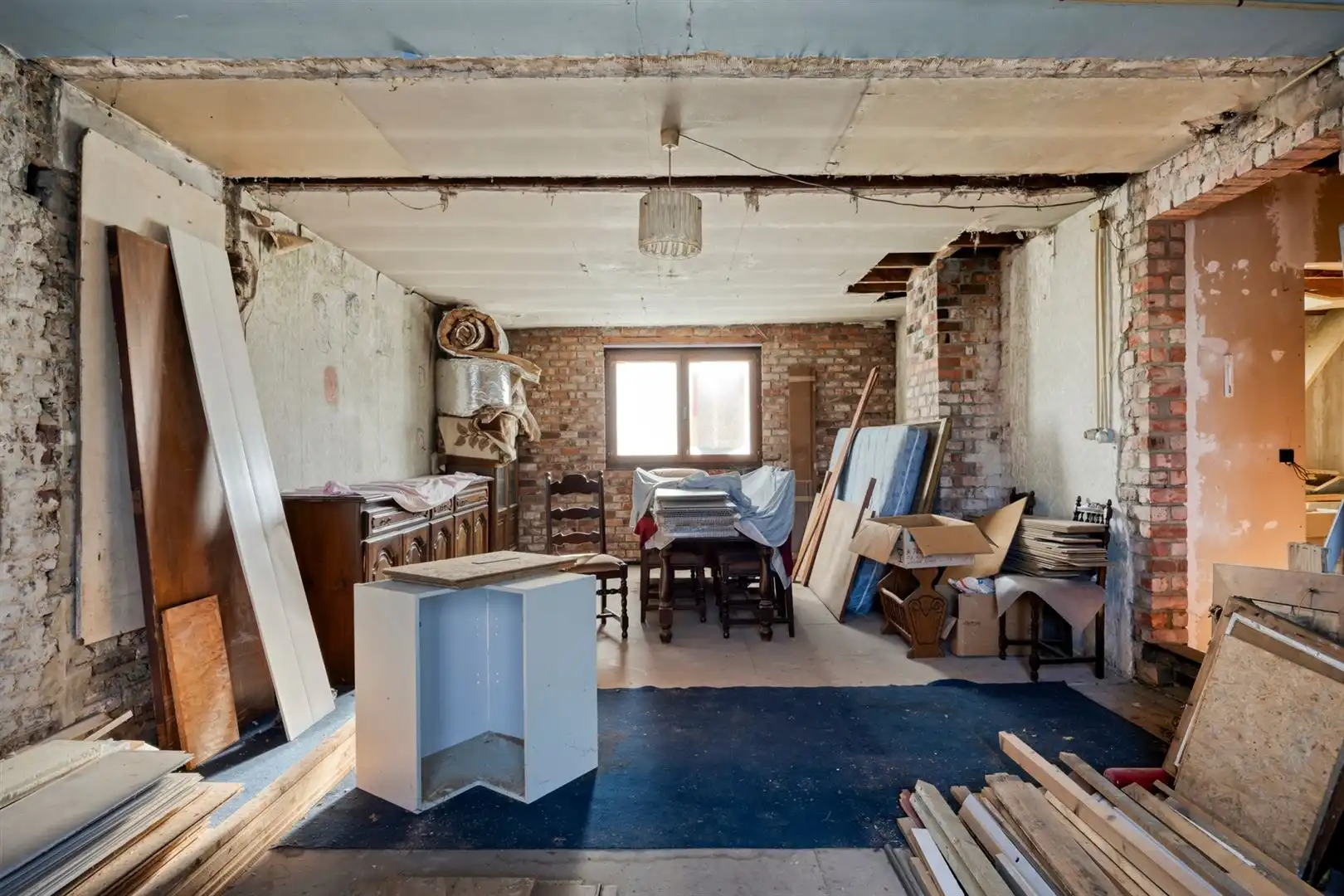 Grondig te renoveren huis. foto 21