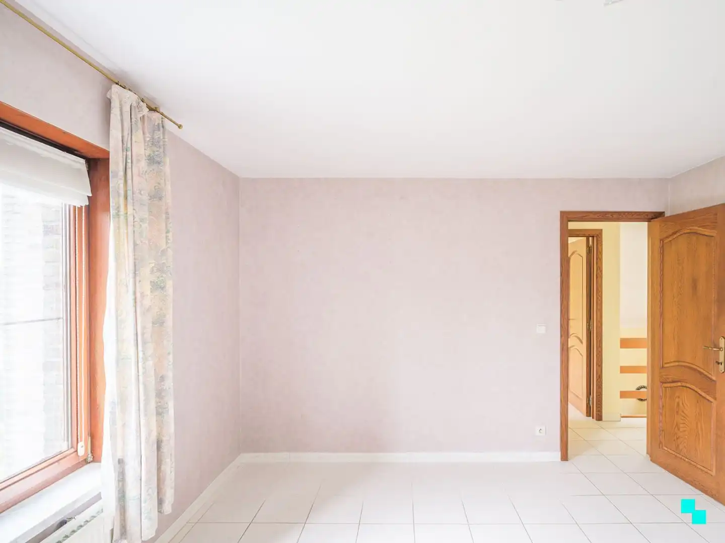 Uitzonderlijk ruime villa in rustige woonwijk foto 16