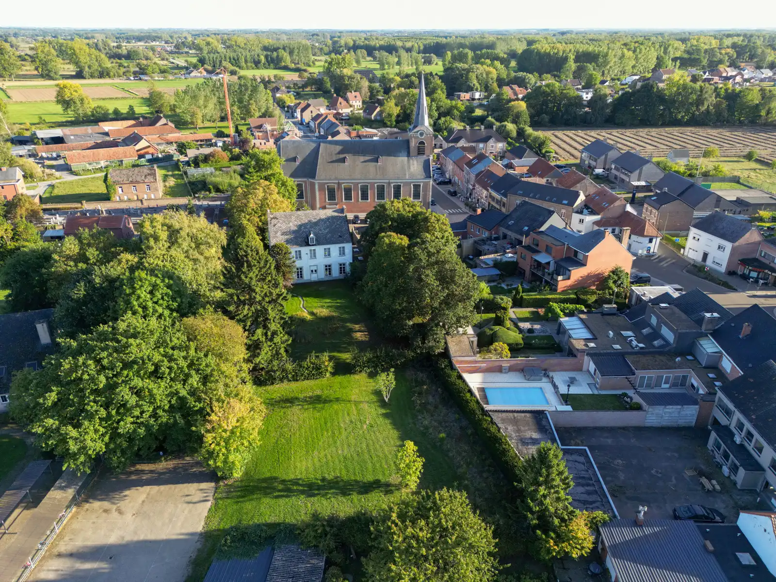 Zeldzame pastorie met monumentale tuin en commerciële potentie foto 44