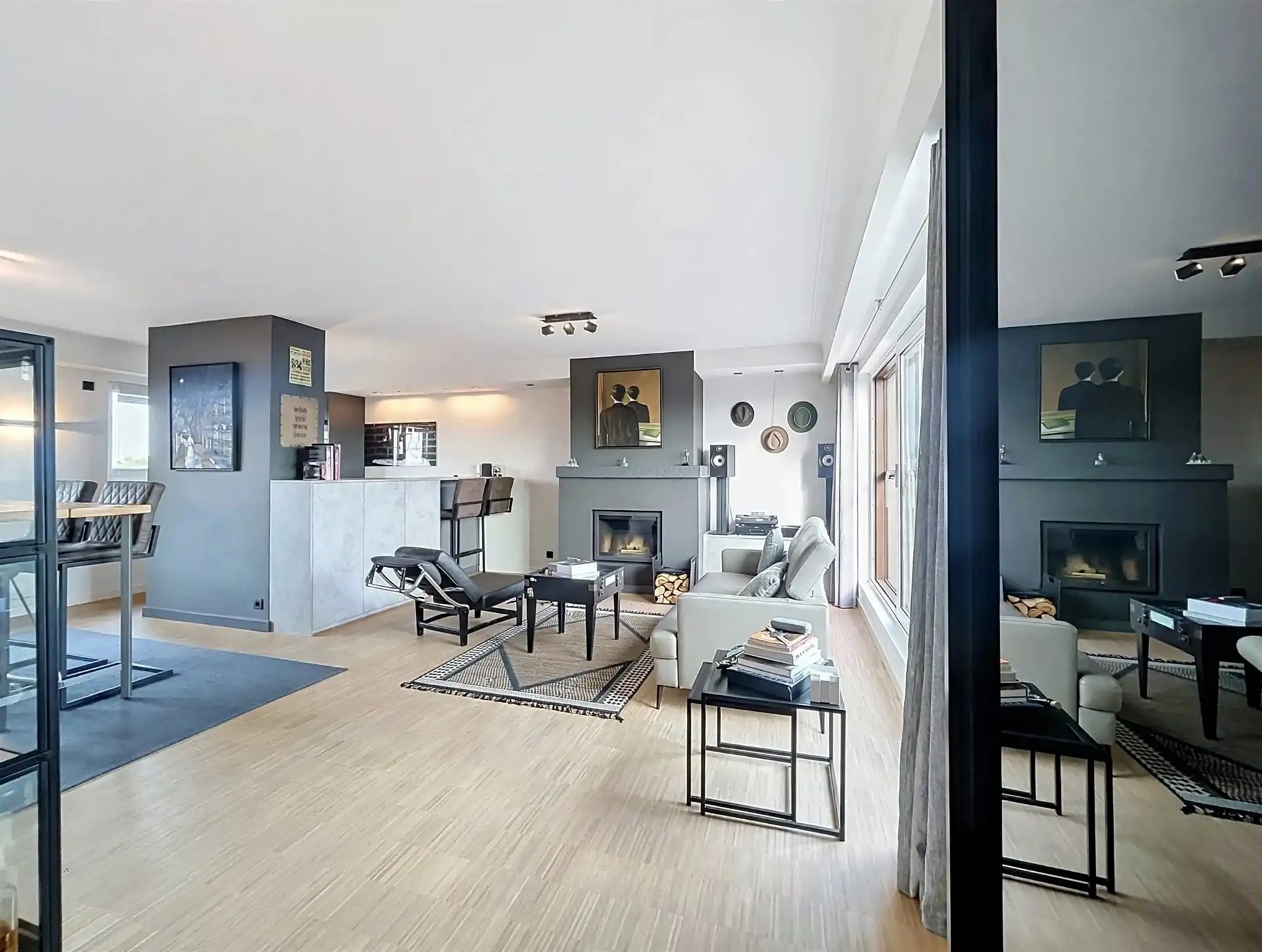 Luxueus 2 slaapkamer appartement met terras 30m² foto {{pictureIndex}}