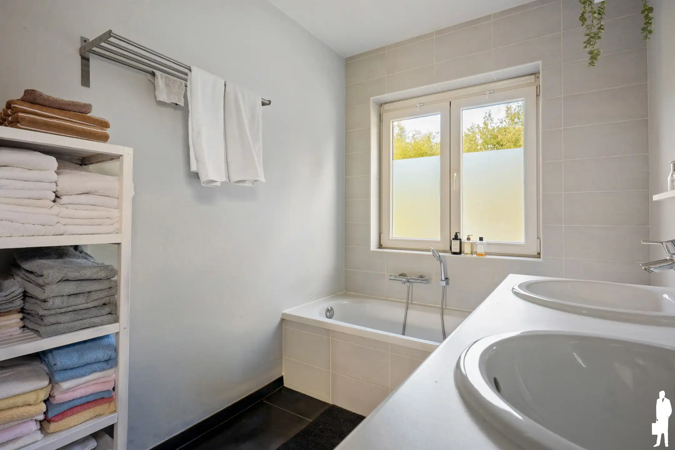 Ruime HOB met 4 slpk en prachtige tuin op toplocatie in Hove foto 20