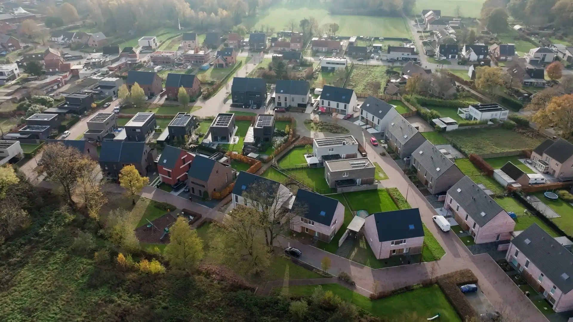 Zeer ruime open bebouwing met 4 slpk's & zuid tuin foto 3