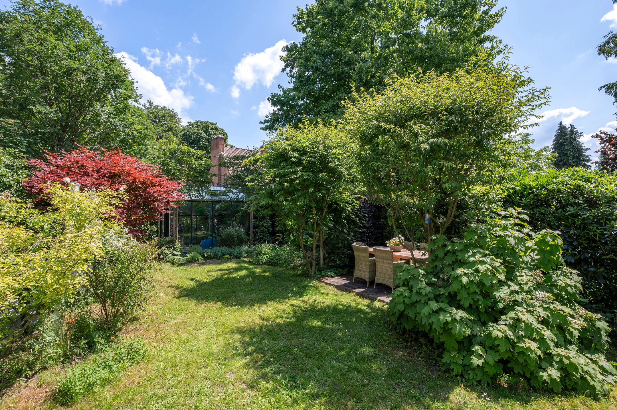 Ruime en lichtrijke open bebouwing met een zonnige tuin! foto 6