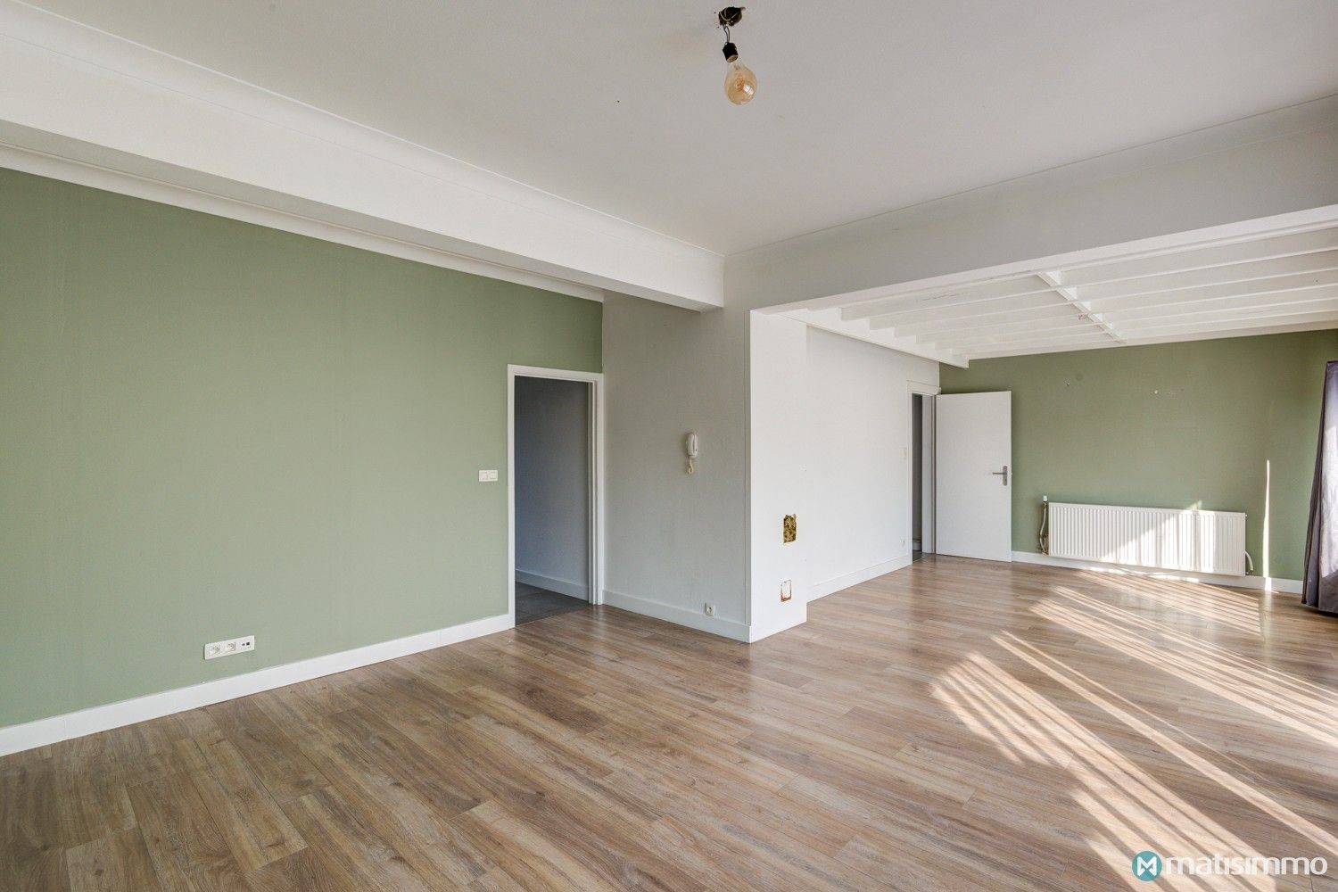 RUIM, DEELS GERENOVEERD DUPLEXAPPARTEMENT MET 3 SLAAPKAMERS, GROOT TERRAS, GARAGEBOX EN AUTOSTAANPLAATS foto 6