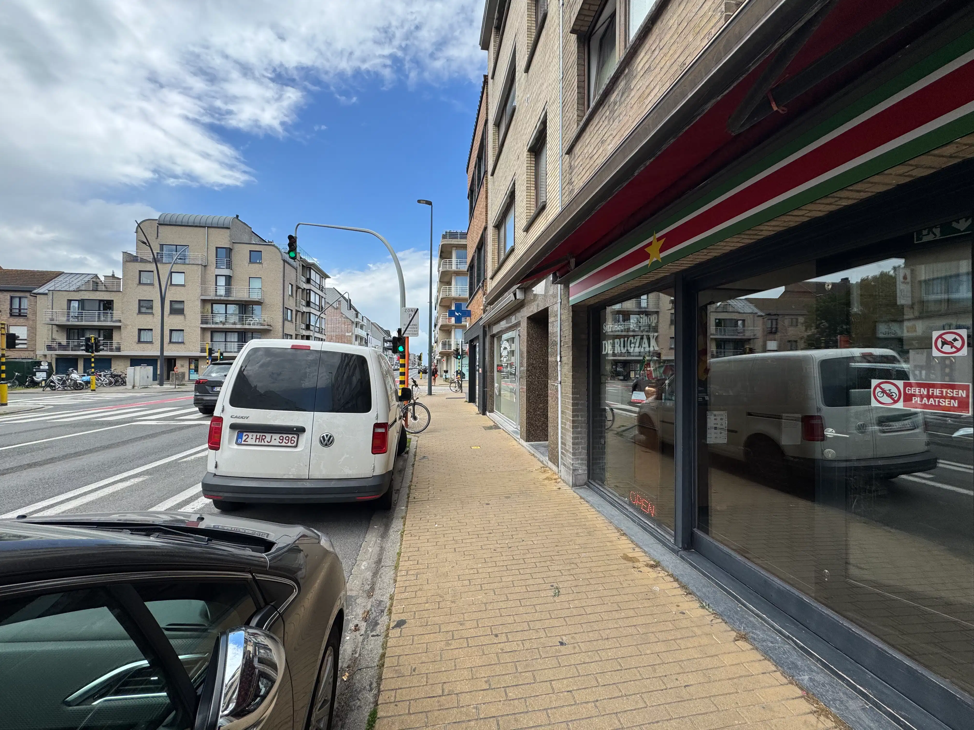 Handelsgelijkvloers 60m² aan drukke invalsweg Oostende foto 14