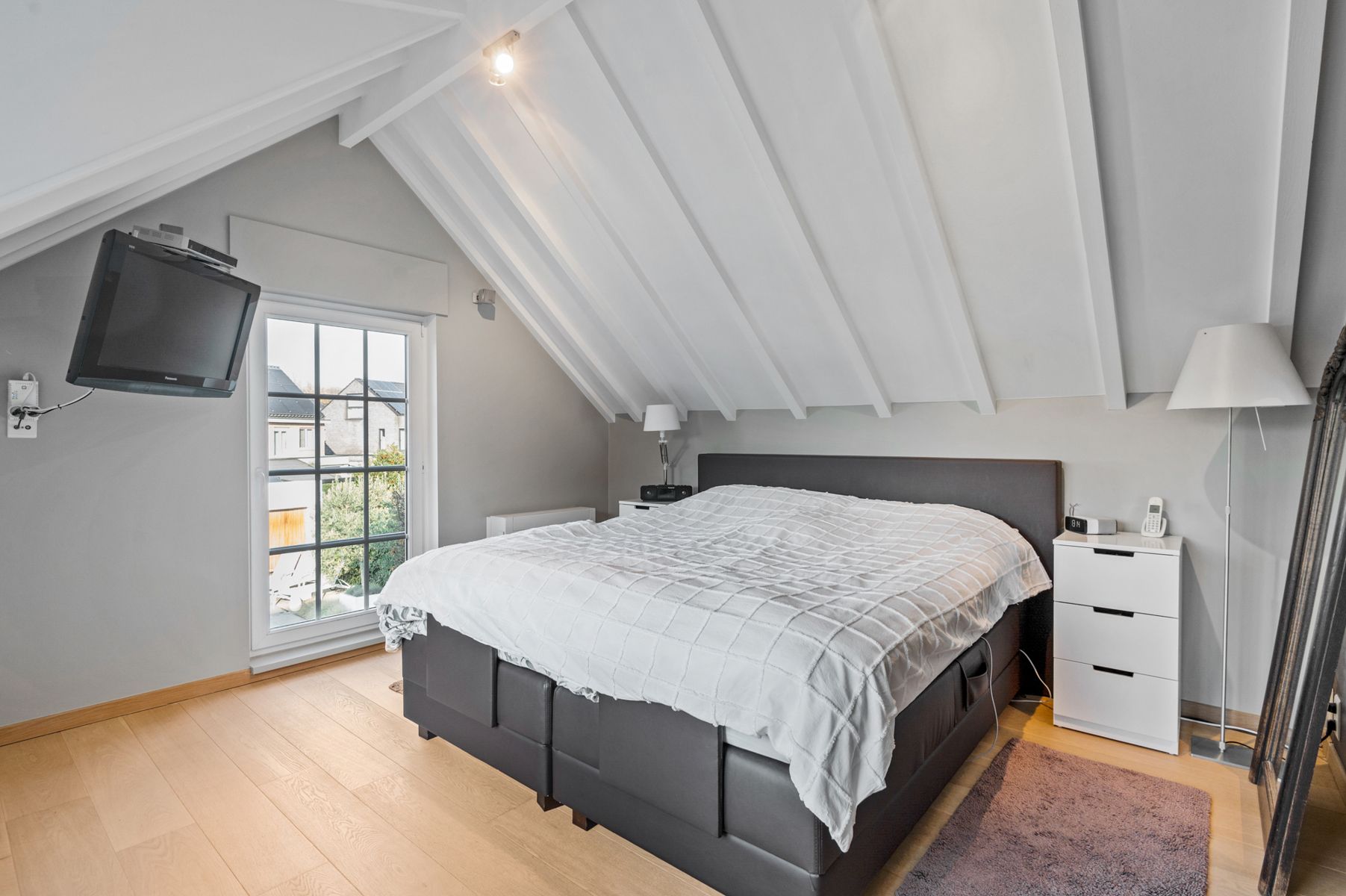 Energiezuinige villa met zwembad in een doodlopende straat. foto 23