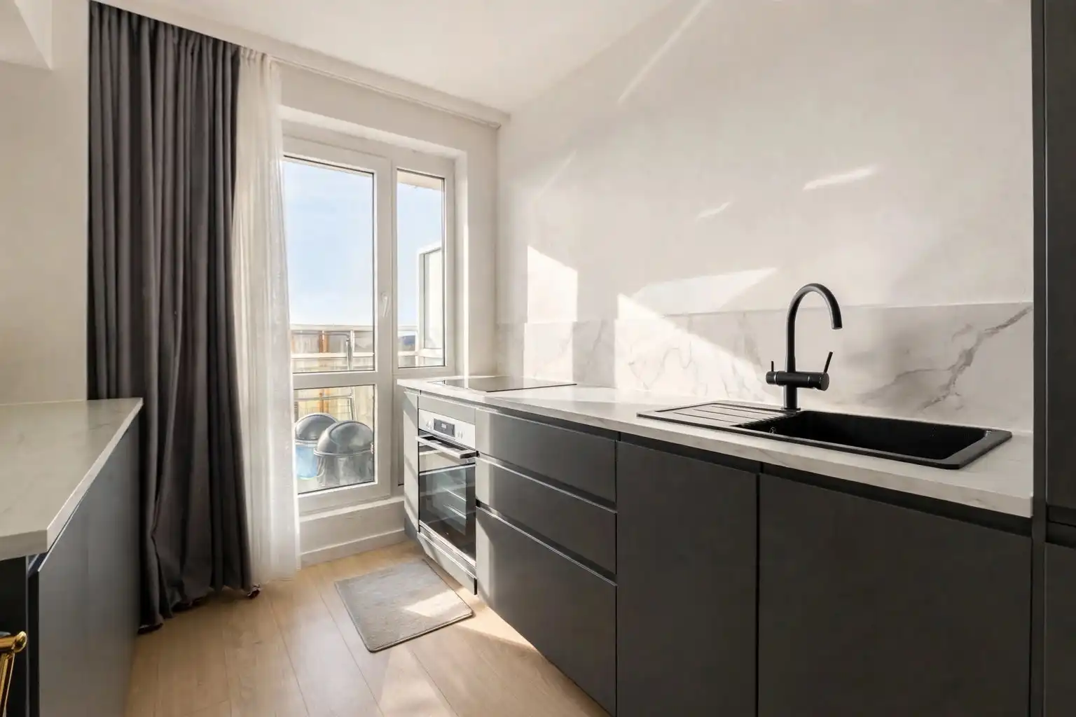 Lichtrijk gerenoveerd appartement op topligging foto 3