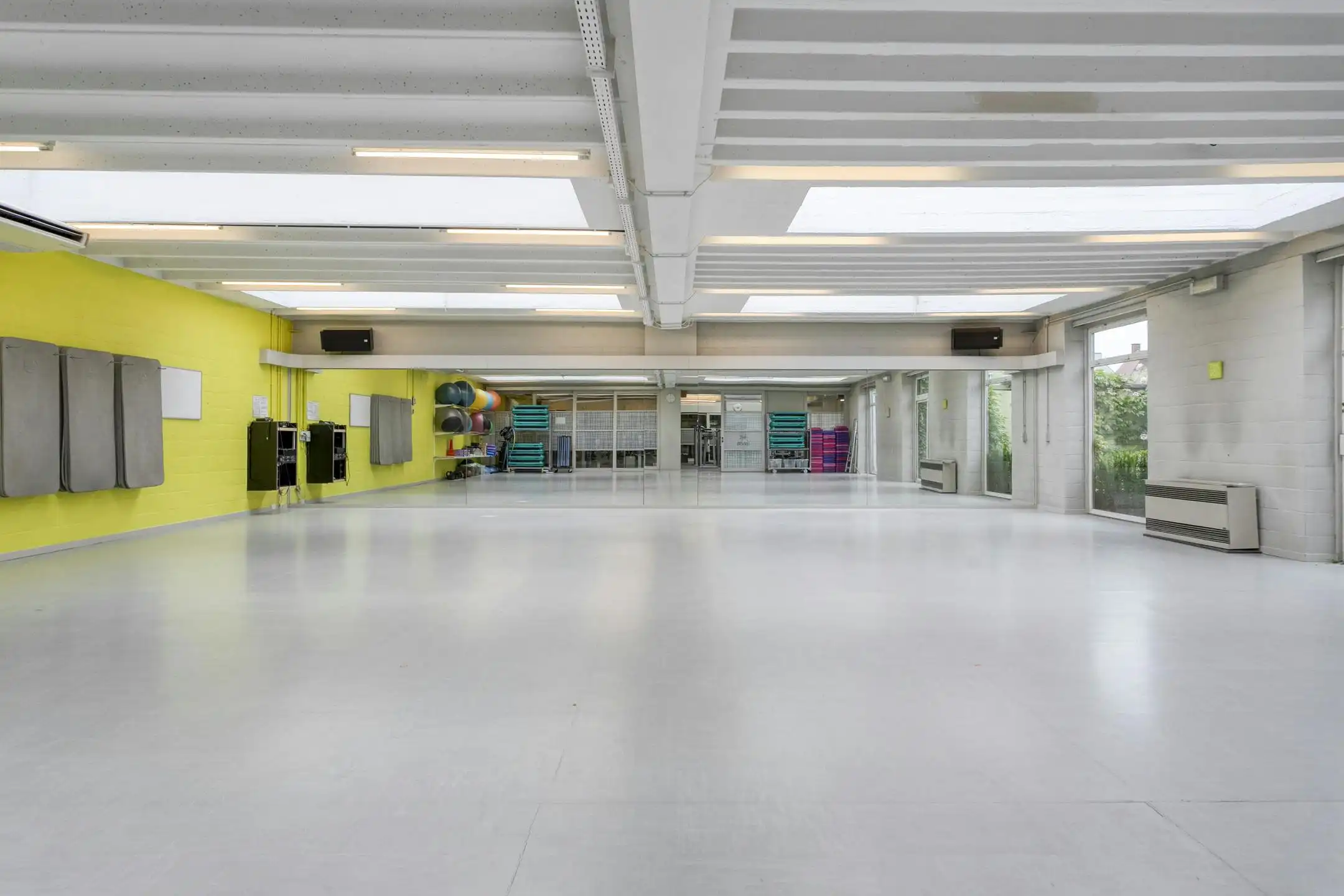 Sportcentrum met woning te koop in Roeselare foto 13