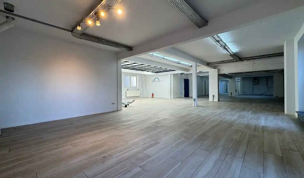 Vernieuwde kantoren te huur vlakbij Eilandje in Antwerpen foto 3